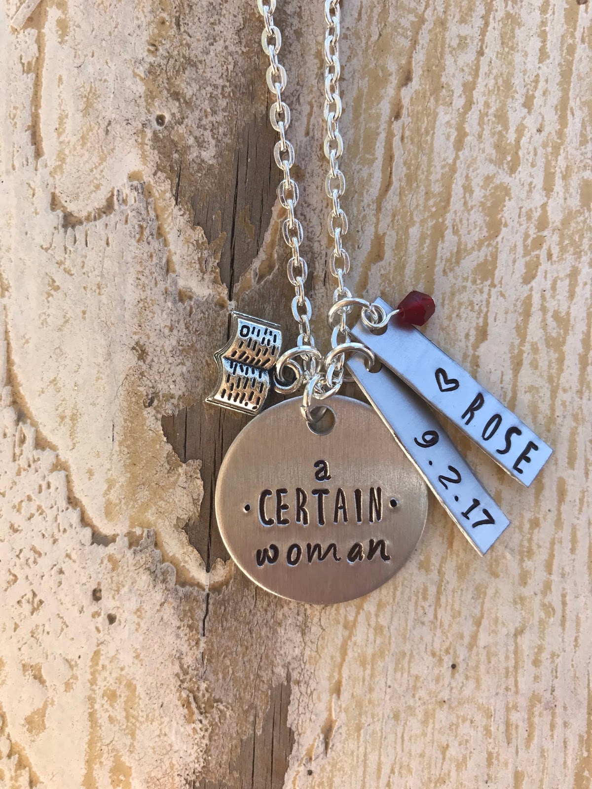 certainwomanneckalace
